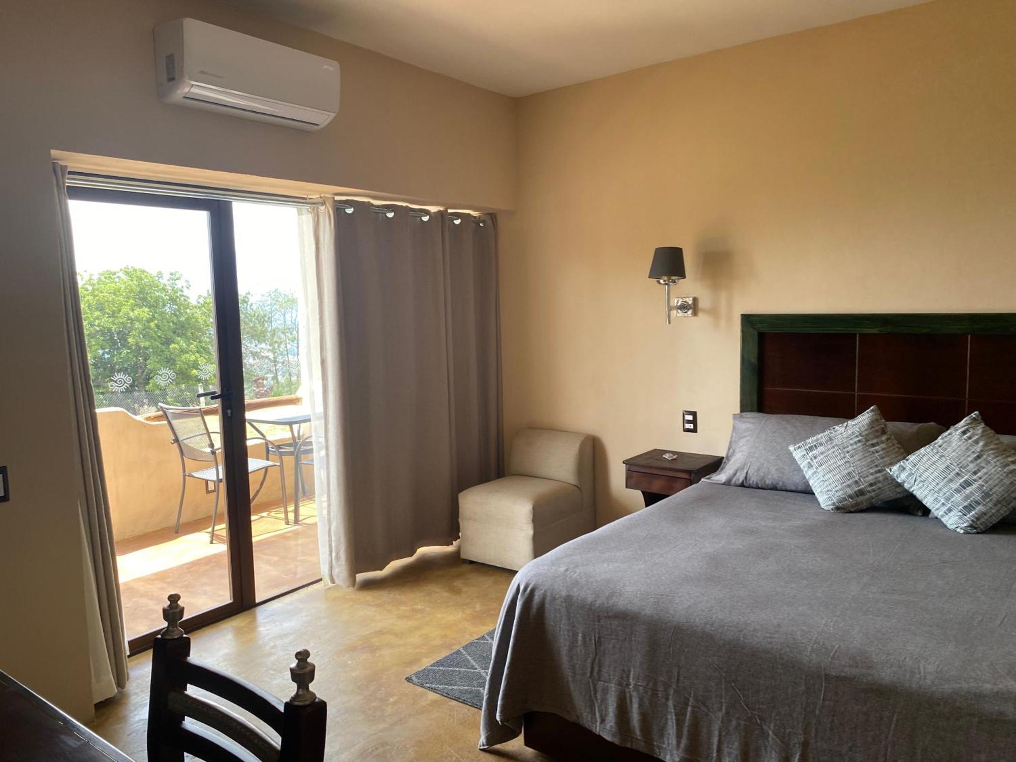 Altavista Hotel *